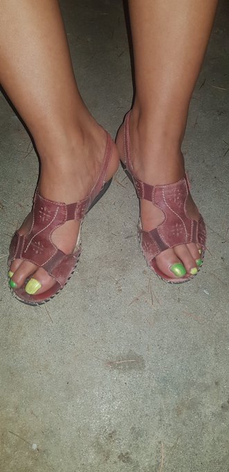 I love wearing my mother's dirty shoes https://t.co/yNcJeuWWAo<a href="/tag/feet"class="tags"><span>#feet</span></a><a href="/tag/feetfetish"class="tags"><span>#feetfetish</span></a>