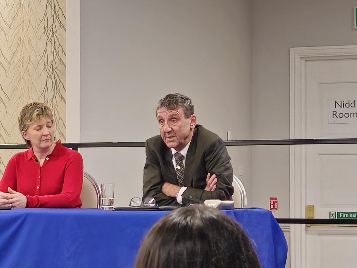 redstagmedia's tweet photo. A fantastic evening yesterday at @FarmersWeekly  Question Time.

A really valuable evening and an incredible panel 👏

#FWQuestionTime https://t.co/psDrzMr8Pb