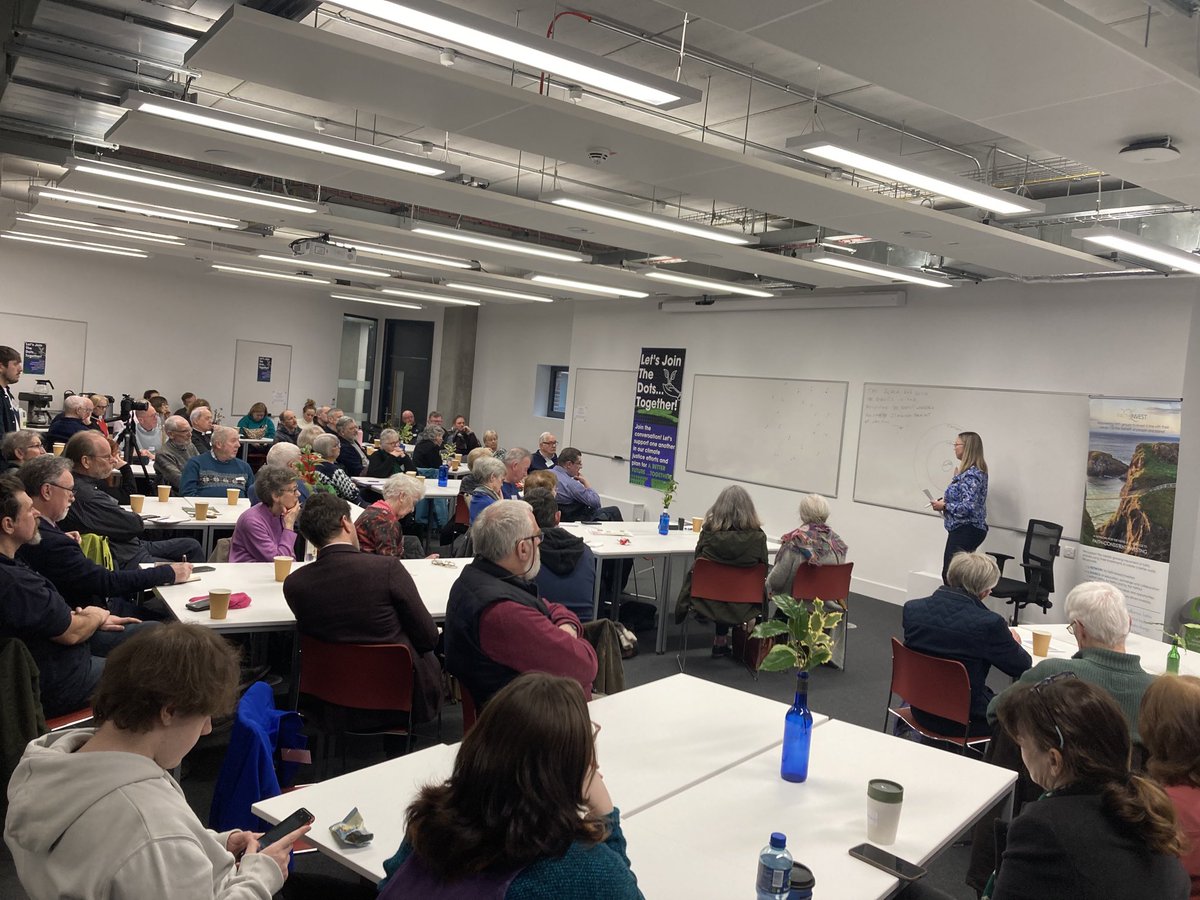 #joiningthedotsonclimate A whole roomful on a Friday coming together to gain momentum for transition from fossil fuels towards Life! Thanks for the wisdom of Lorna Gold from faithinvest.org
