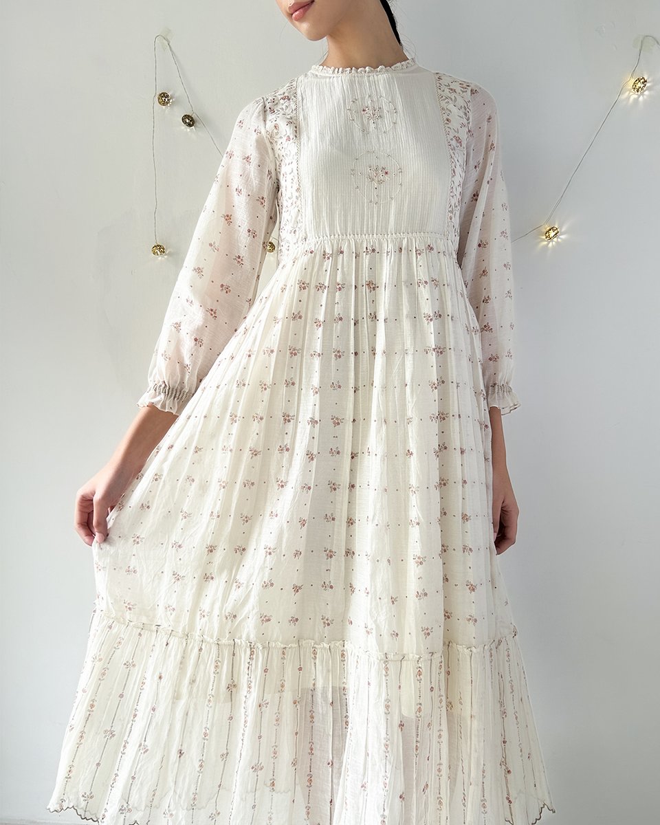 BunaStudio's tweet image. Warm layers for a crisp winter - the Joy of Being Dress with the Crimson and Clover Trench Coat 🌲

bunastudio.com/products/joy-o…

#Buna #BunaStudio #lightnessofbeing #winterlayers #winterwear