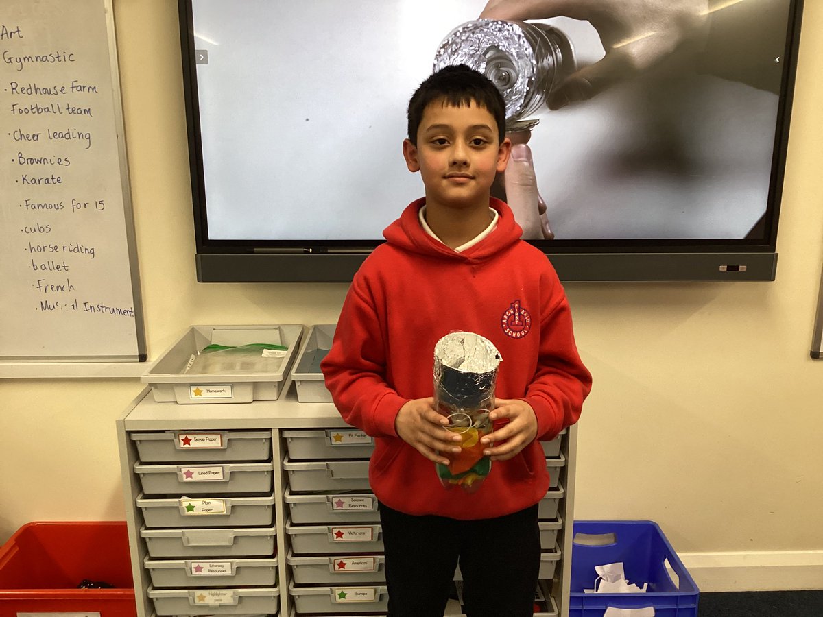 ArchibaldFirst's tweet photo. Year 4 really enjoyed their DT work this week. They used their problem solving skills to plan, make and evaluate a model of a torch complete with an electric circuit and switch. #AFSDT https://t.co/4VUFS43lun