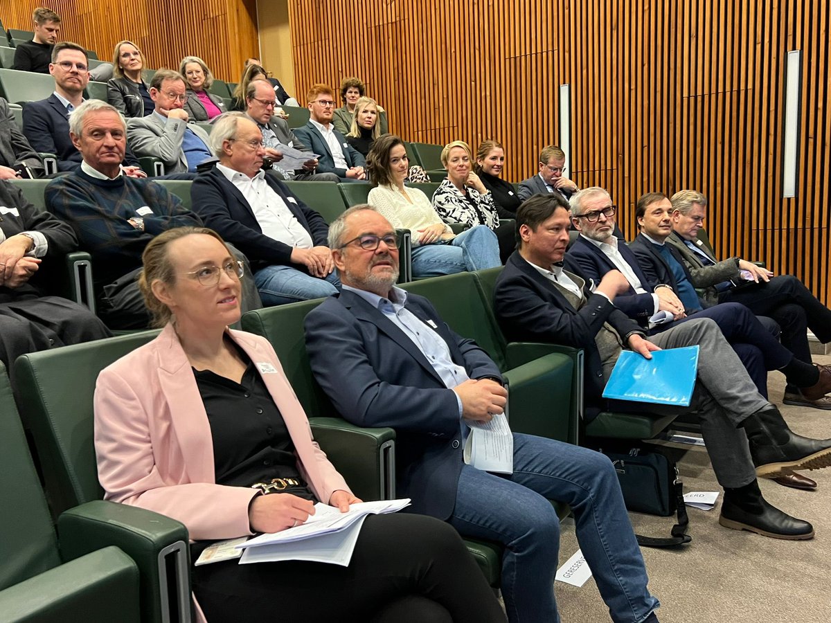 PAHaberland's tweet photo. #EuregioMST24 highlights key areas for collaboration across boundaries in the Twente region and beyond. They include a commitment in the #EUCARE project which aims at creating cross-border, cross-cultures competence for nursing staff, eg in managing risks of future pandemics 👍 https://t.co/TNPdaYeTfi