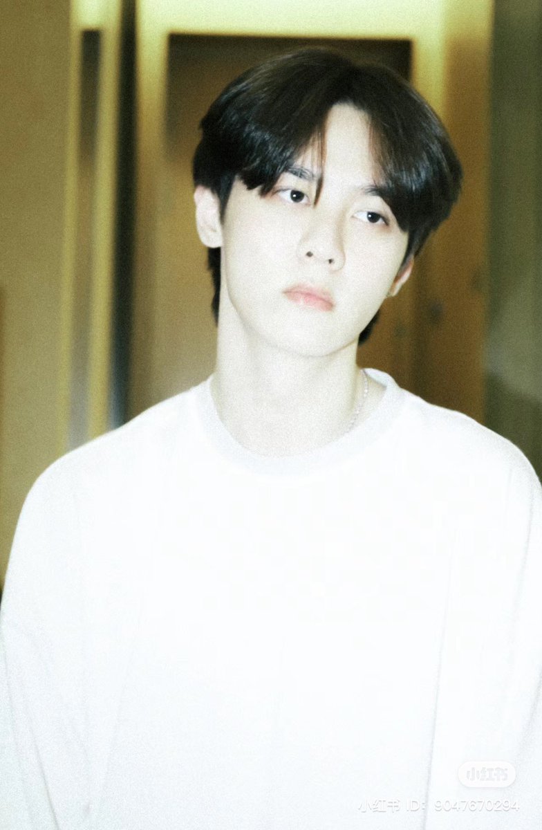 littlekuns's tweet photo. 240112 #KUN xhs update ❤️

“The reason why I don't wear white that much #反光板 #过曝 #我的日常” https://t.co/ZYBBJnlLc6