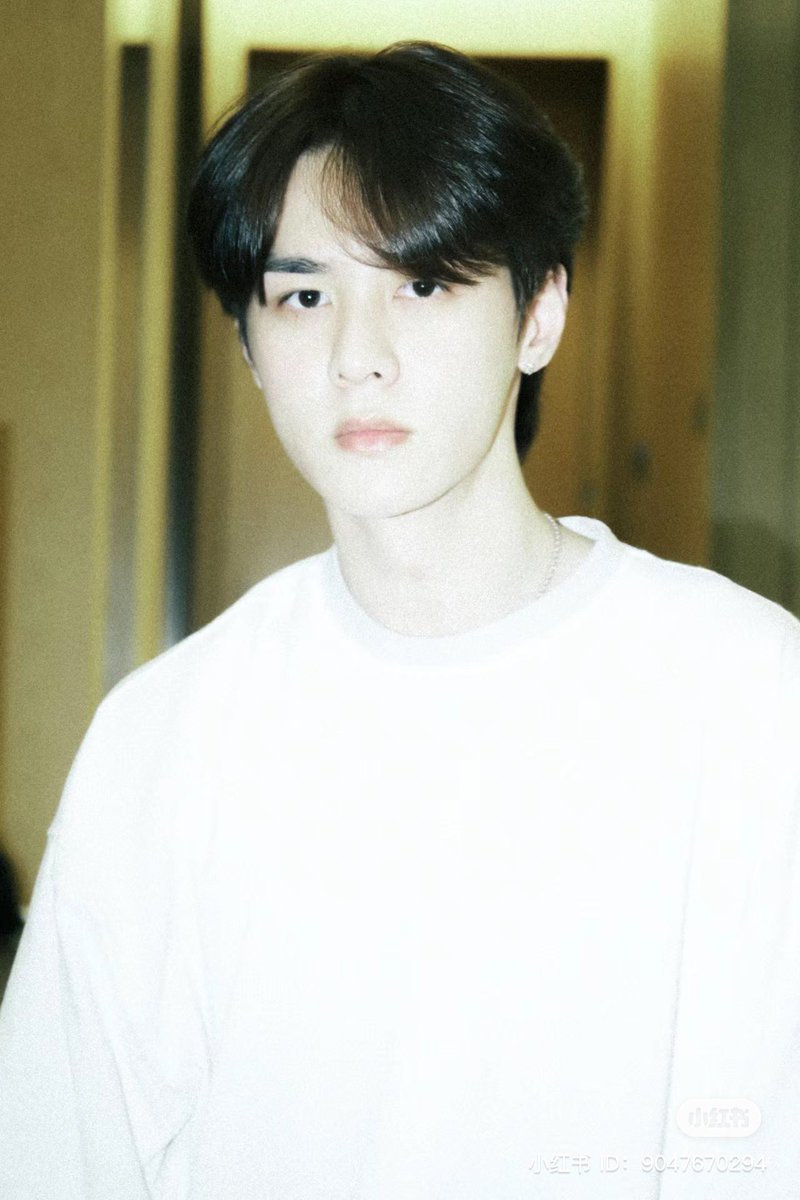 littlekuns's tweet photo. 240112 #KUN xhs update ❤️

“The reason why I don't wear white that much #反光板 #过曝 #我的日常” https://t.co/ZYBBJnlLc6
