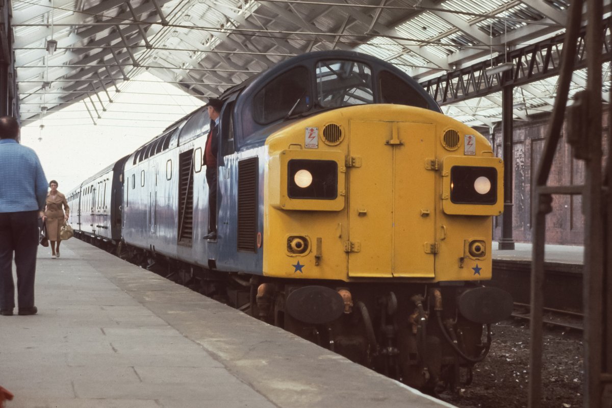 When the North's holiday trains looked like this. The driver of 40131 waits for the last passengers to leave 1M08, the 0752 ex-Leeds, before setting back to stable the empty stock in the sidings ready for its return trip, 1E82 the 1353 to York. Llandudno 24/7/82.
#FortiesOnFriday