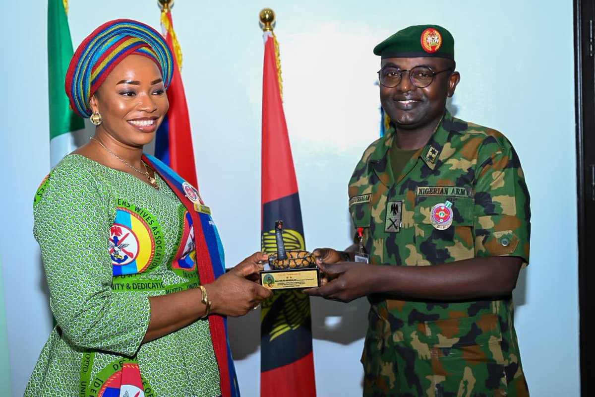 PRESIDENT DEPOWA VISITS 6 DIVISION, RE-ECHOES IDEALS OF THE ASSOCIATION

The President, Defence and Police Officers Wives Association (DEPOWA), Mrs Oghogho Gwabin Musa led members her national executives on a courtesy to the General Officer Commanding (GOC), 6 Division/Land