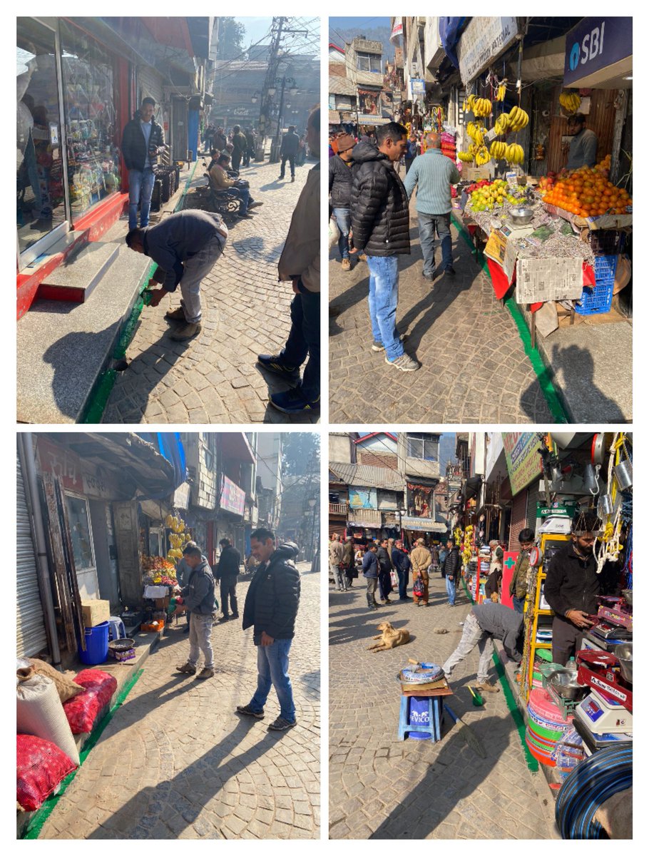 McorpMandi's tweet photo. आज दिनाक 12/01/2024 को नगर निगम के सफ़ाई निरक्षक सतीश गुलेरिया जी द्वारा चोहटा में ग्रीन लाइन लगा दी गई है अगर कोई भी दुकानदार नगर निगम की इस लाइन के बाहर सामान लगाता है तो उसके ख़िलाफ़ सक्त से सक्त कार्यवाही अमल में लायी जाएगी। https://t.co/rfPL05mojF