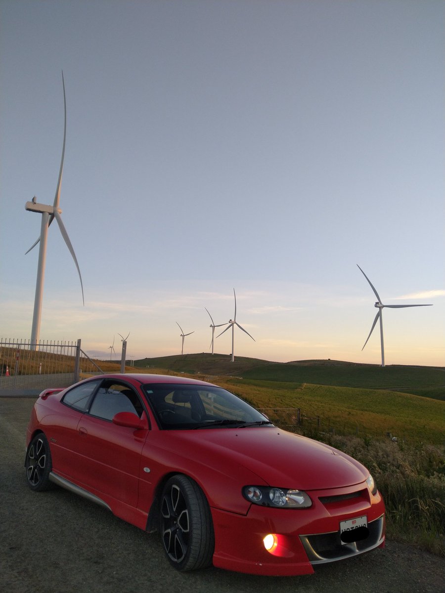 fairleigh_ag's tweet photo. The future vs the past.......🤔
#V8ForLife https://t.co/EXjJRq4GU0