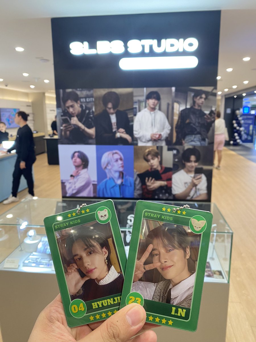 yang1oise's tweet photo. Quick Stop @slbsstudio @Stray_Kids
#slbs #slbsstudio #straykids #startogalaxy #bethenew #slbsinmanila https://t.co/2db3eKYTAP