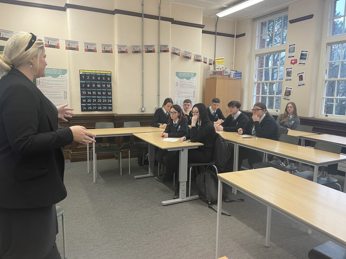 MsJohnsonHanes's tweet photo. Thank you @AlexDaviesJones for coming into @TonyrefailCS to speak with our politics and law students in @TonyrefailHSS https://t.co/STt6rVziu0