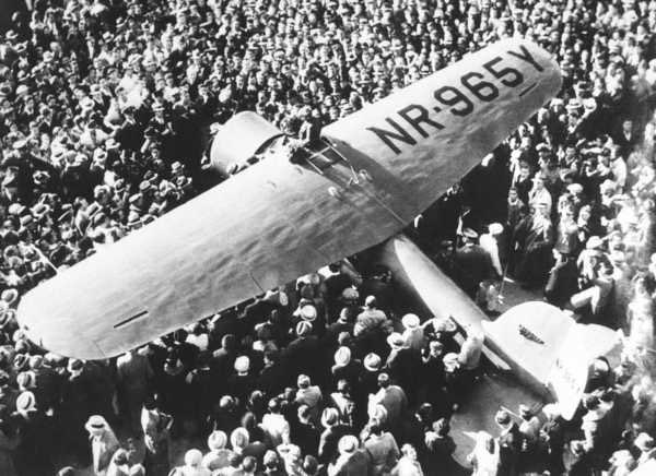 airspare1's tweet photo. On 12 January 1935: Amelia Earhart became the first person to fly solo from Hawaii to the Mainland. #aviationhistory #ameliaearhart #lockheed #soloflight #aviatrix #vintageaircraft #aviationenthusiast #aviationgeeks #classicaircraft #flyinglife #aviationcommunity #aviationpassion https://t.co/fkj6QIHMJk