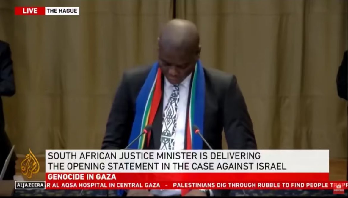 LiliPerles's tweet photo. Je tiens à préciser que c'est L'Afrique du Sud qui se bat actuellement pour les droits des palestiniens, pas l'Arabie Saoudite, pas les Émirats, aucun pays arabes ... non aucun ... 🇿🇦 Merci https://t.co/Gnr6fXJDMk