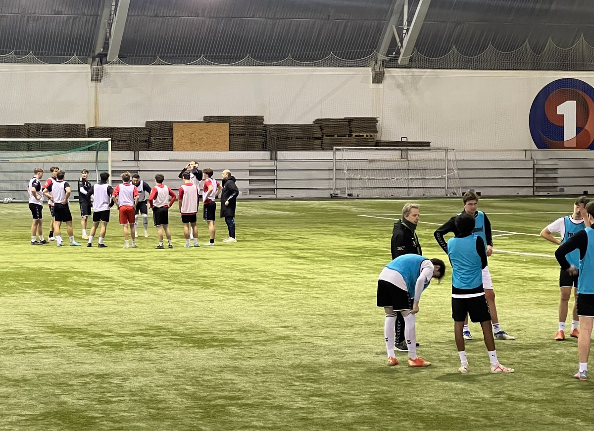 VenSandvik's tweet photo. Da var trenerkabalen på Herrer A ferdig lagt. Hjertelig velkommen med på laget til Morten Damhagen🤝 

Morten har erfaring som assistenttrener for Løv/Ham i 1. divisjon, Åsane i 2. divisjon og har trent A-lag hos Askøy, Radøy/Manger, Bjarg og Nymark. 

https://t.co/iS0c8gkOVI https://t.co/0K0X8wm6YO