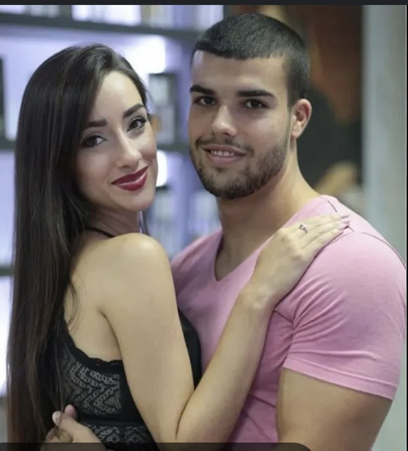 SaraHernndez16's tweet photo. Que digas @MiguelFrigenti que Gianmarco sigue el mismo patrón de hacer carpetas en todos los realities es de risa 😂😂 eso lo dirás por tu amiga la rotondas que a todos los realities que a estado lo a hecho y lleva 4 👇👇 ah y Gianmarco solo a hecho 1 para que  te enteres 😘 https://t.co/RobtoP2jhC