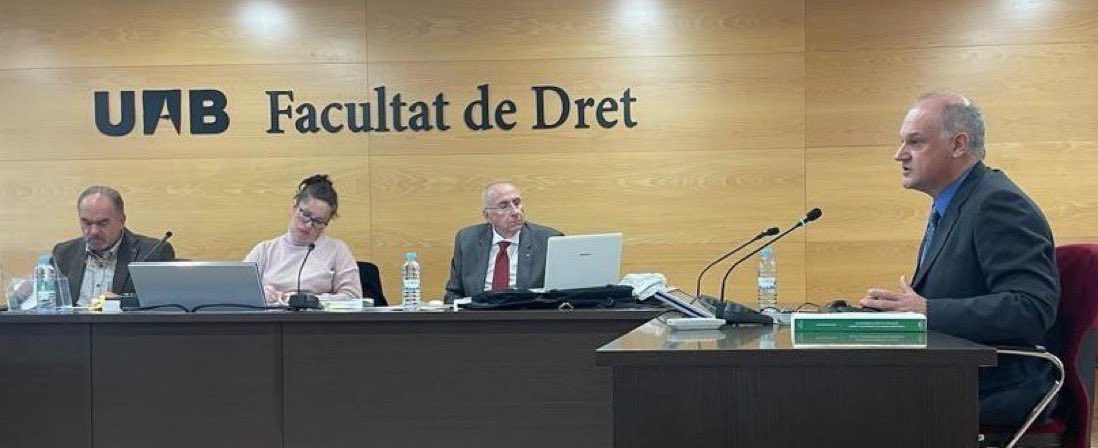 javicho0175's tweet photo. Enhorabuena a nuestro amigo y compañero en @EPSI_UAB Hilario Sein por su merecido Doctorado en #Seguridad Humana en @UABBarcelona.
Desde nuestros comienzos en 2011 @upvehu has sido ejemplo de esfuerzo, dedicación, compañerismo, amistad,…
Referente en #Emergencias #EspírituEibar https://t.co/J7Go2qx8Hw