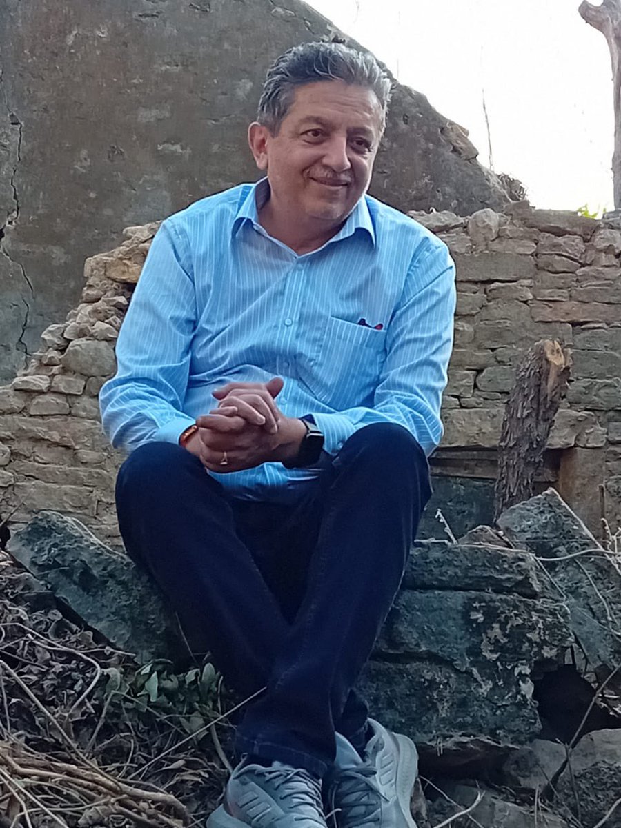 arifaajakia's tweet image. Sitting on the broken wall of my ancestral home in Ajak, Gujarat.
Inner satisfaction and eternal peace is visible on my face.
Sitting on those stones, i wished I could die on that most sacred place for me.