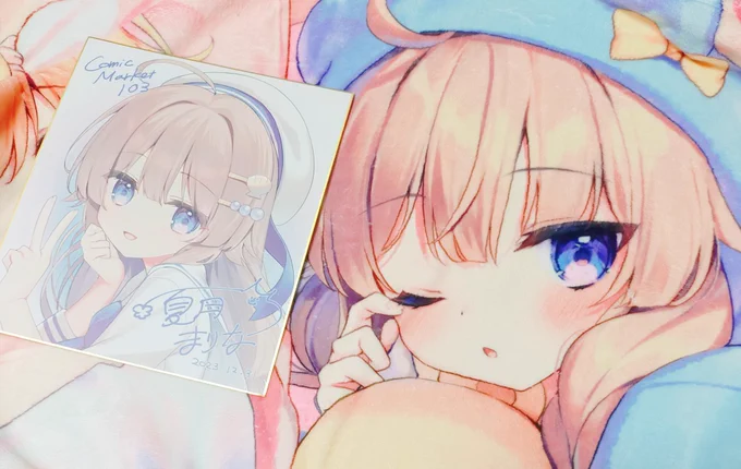 グッズセットの色紙とのサイズ比較と顔アップです 