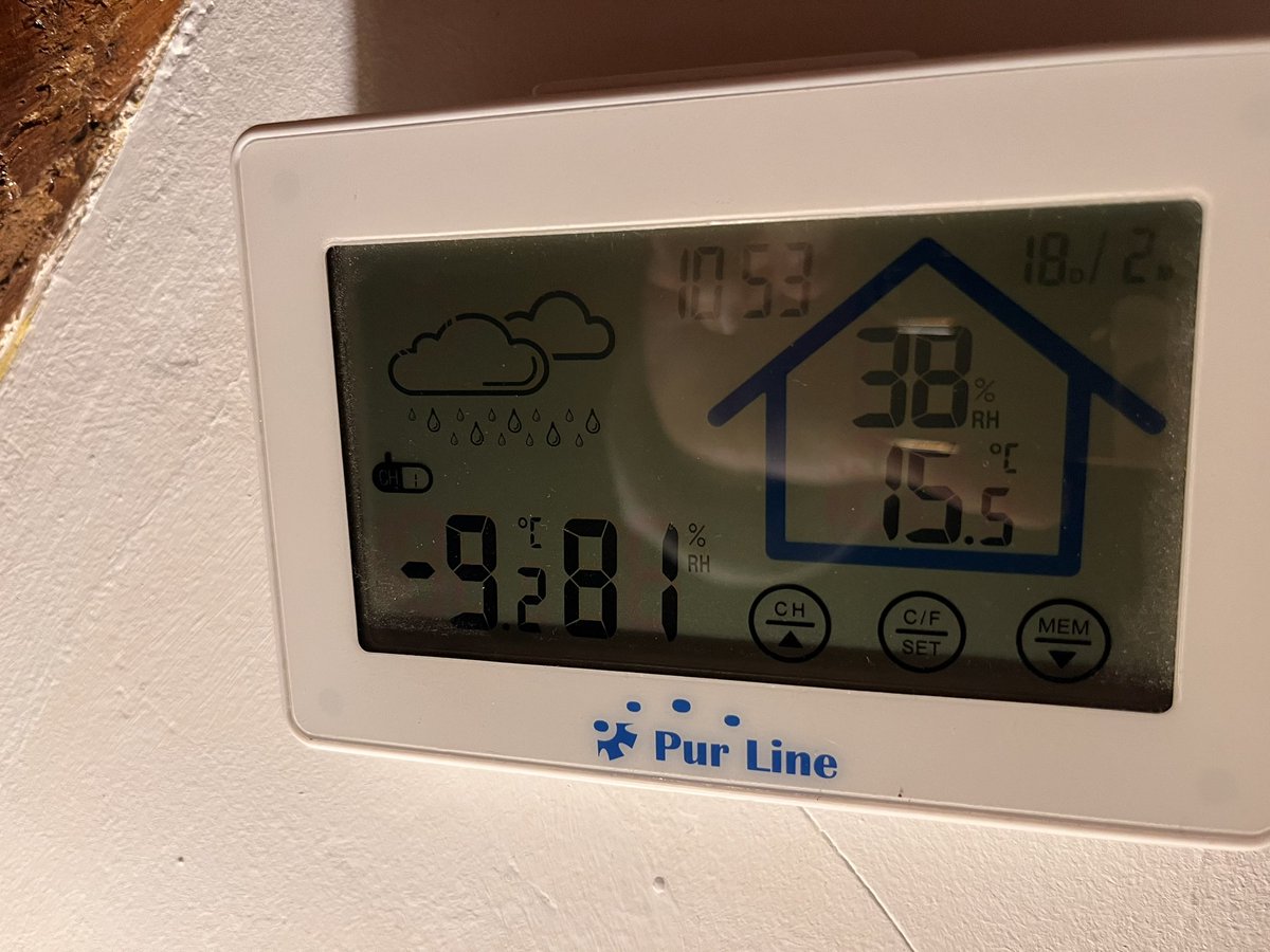 mandhiga's tweet photo. @tiempo_guada Vale que mi termómetro no es nada del otro mundo, pero esta mañana me marcaba -9,2. El Espinar, Campillo de Ranas. Guadalajara. https://t.co/ve15u8rHBN
