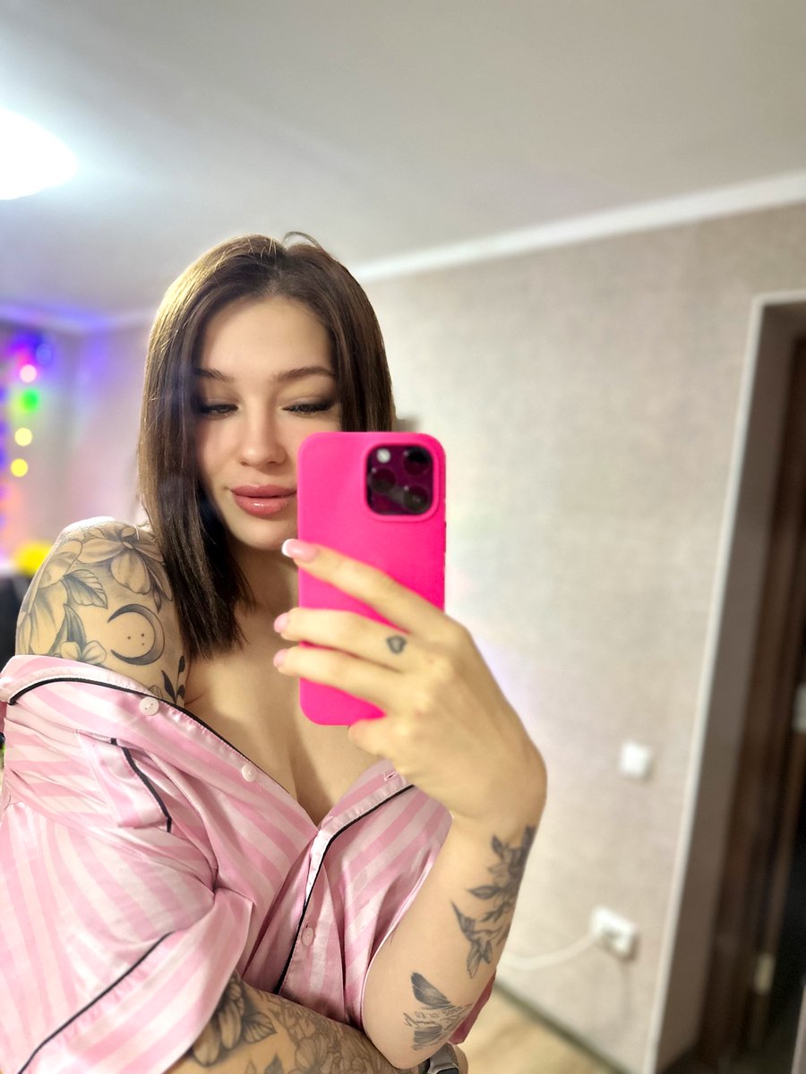 1397_1397's tweet photo. Want a sneak peek of my naughtier side? It's all on OnlyFans 😋🍒 #onlyfansmodels 💋 @AndrewFlora18 @Marlon83454239 @MIGUEL9111 https://t.co/wpDM59urHy