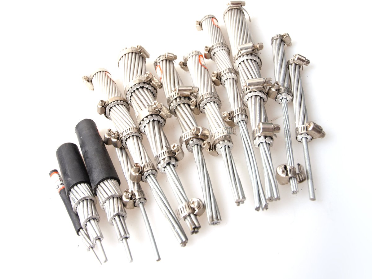 ZMSxlpecable's tweet image. Las estrellas de nuestra familia de cables aéreos: #ABCcable #AAC #AAAC #ACSR y #HTLS conductores. Son tan clásicos y tan buenos. 🥰zmscable.es/cable-aereo-el…