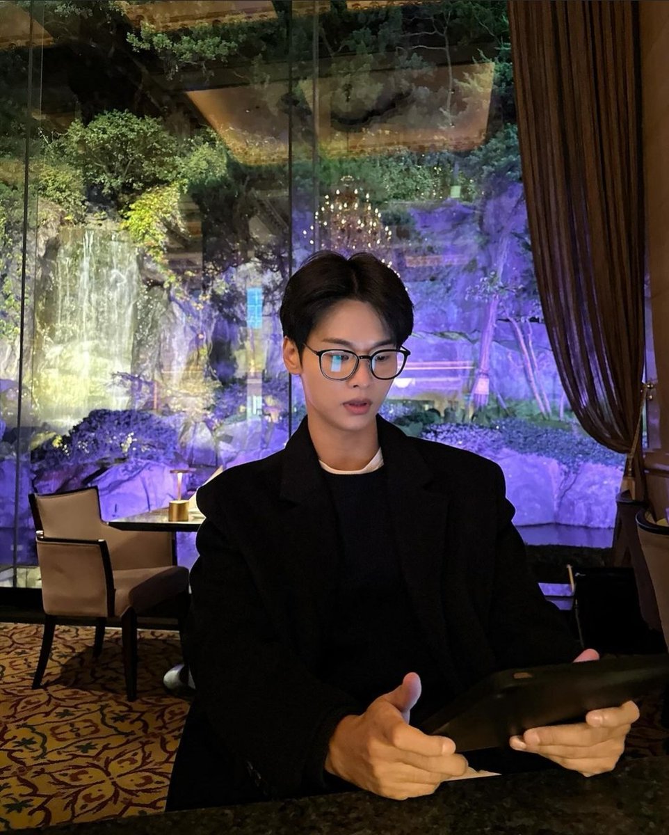 GracieTRK's tweet photo. CHA HAKYEON IN GLASSES‼️‼️‼️‼️‼️I REPEAT.‼️‼️ CHA. HAKYEON. IN. GLASSES.‼️‼️‼️‼️
EVERYBODY STAY CALM‼️‼️‼️‼️‼️‼️ https://t.co/A4F6V9VmBu
