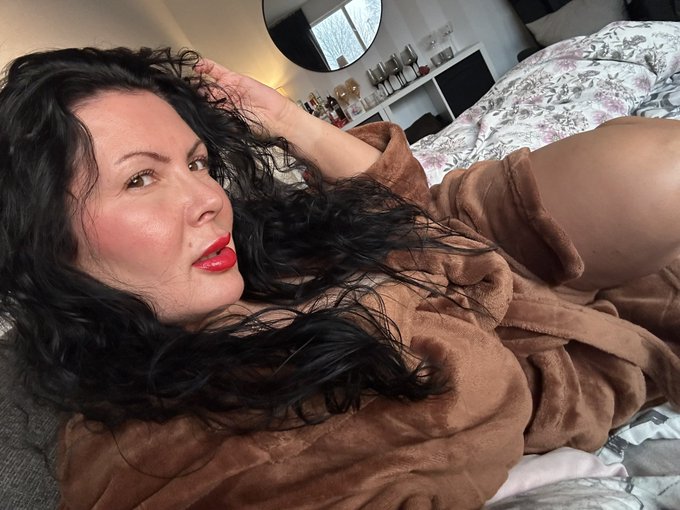 Fredag  !!!! Bjuder p&aring; 90% off p&aring; onlyfans  https://t.co/HMNSpg7P8S https://t.co/JF6ftahyQj