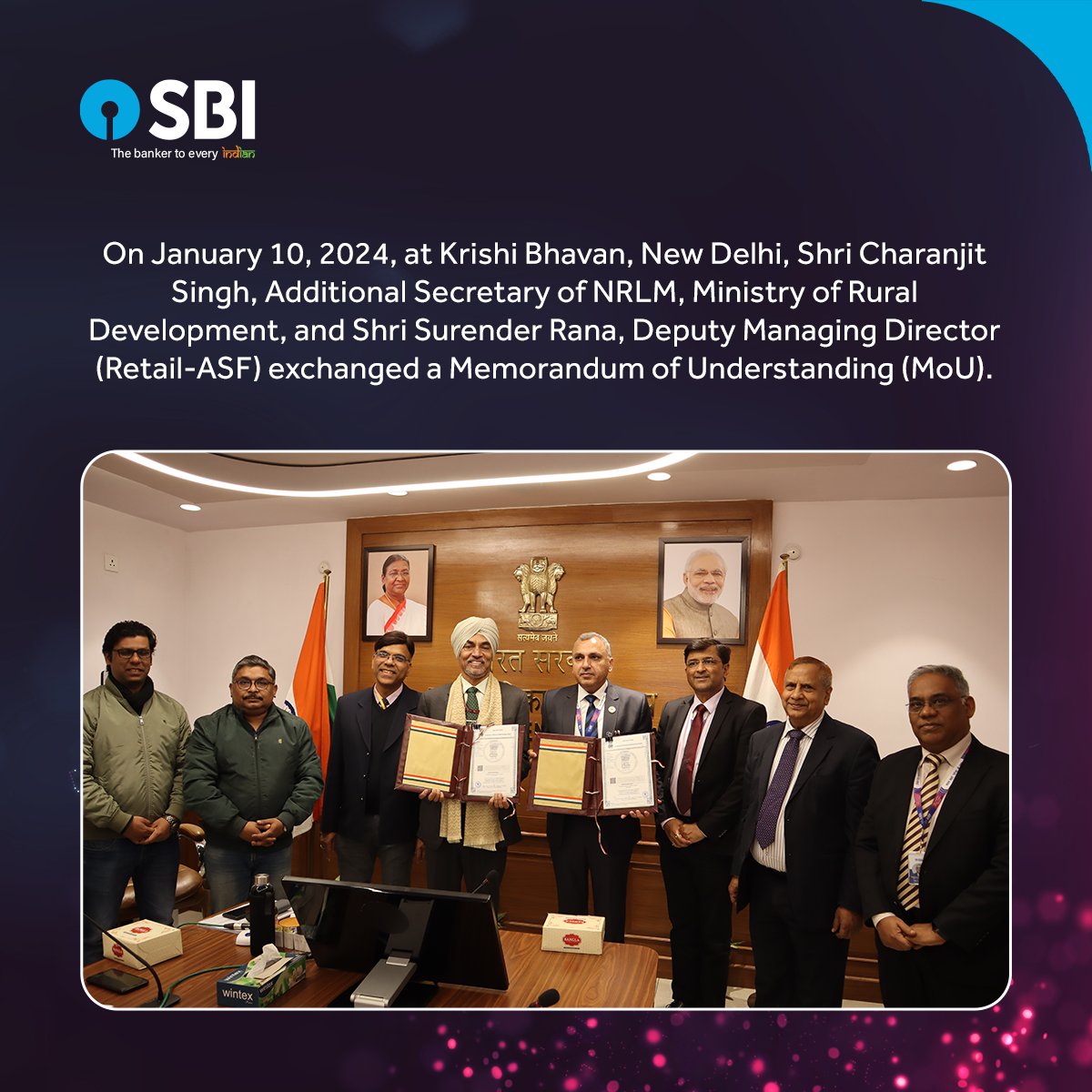 TheOfficialSBI's tweet photo. Empowering Rural Women!
An impactful MoU was exchanged at Krishi Bhavan, New Delhi by Shri Charanjit Singh, Additional Secretary of NRLM and Shri Surender Rana, Deputy Managing Director(Retail-ASF) facilitating enterprise financing for Rural Self-Help Group women under the bank's Svayam Siddha Initiative.

#SBI #SvayamSiddha #DeshKaFan #TheBankerToEveryIndian #NewInitiative