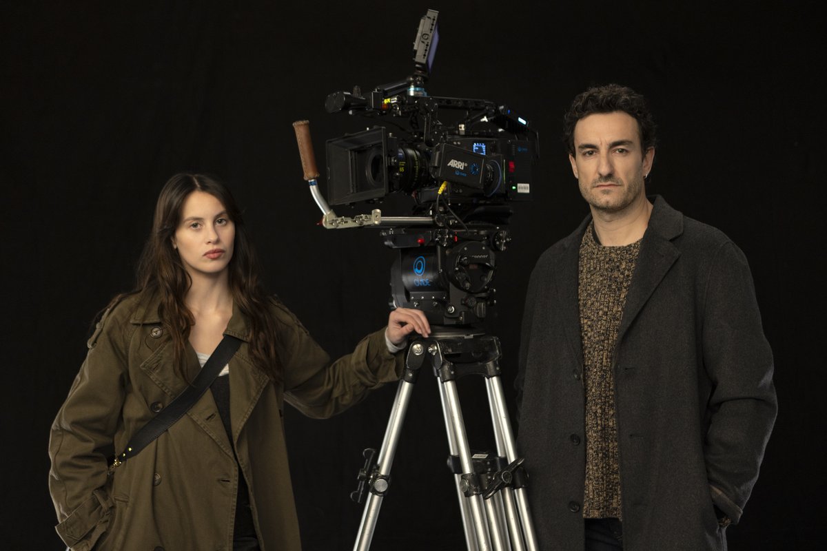 NetflixES's tweet photo. Miren Rojo se adentra de nuevo en un juego macabro que solo ella puede resolver. Comienza el rodaje de la segunda temporada de 'La chica de nieve', basada en la novela 'El juego del alma', de Javier Castillo. Con Milena Smit y Miki Esparbé. https://t.co/YfF2ydGSRz