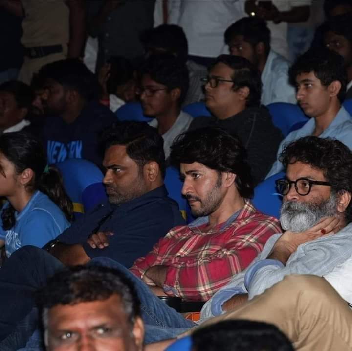 nandyalanews's tweet photo. Superstar @urstrulyMahesh Watching #GunturKaaram Movie In Sudarshan Theater https://t.co/lwT9BGb98f