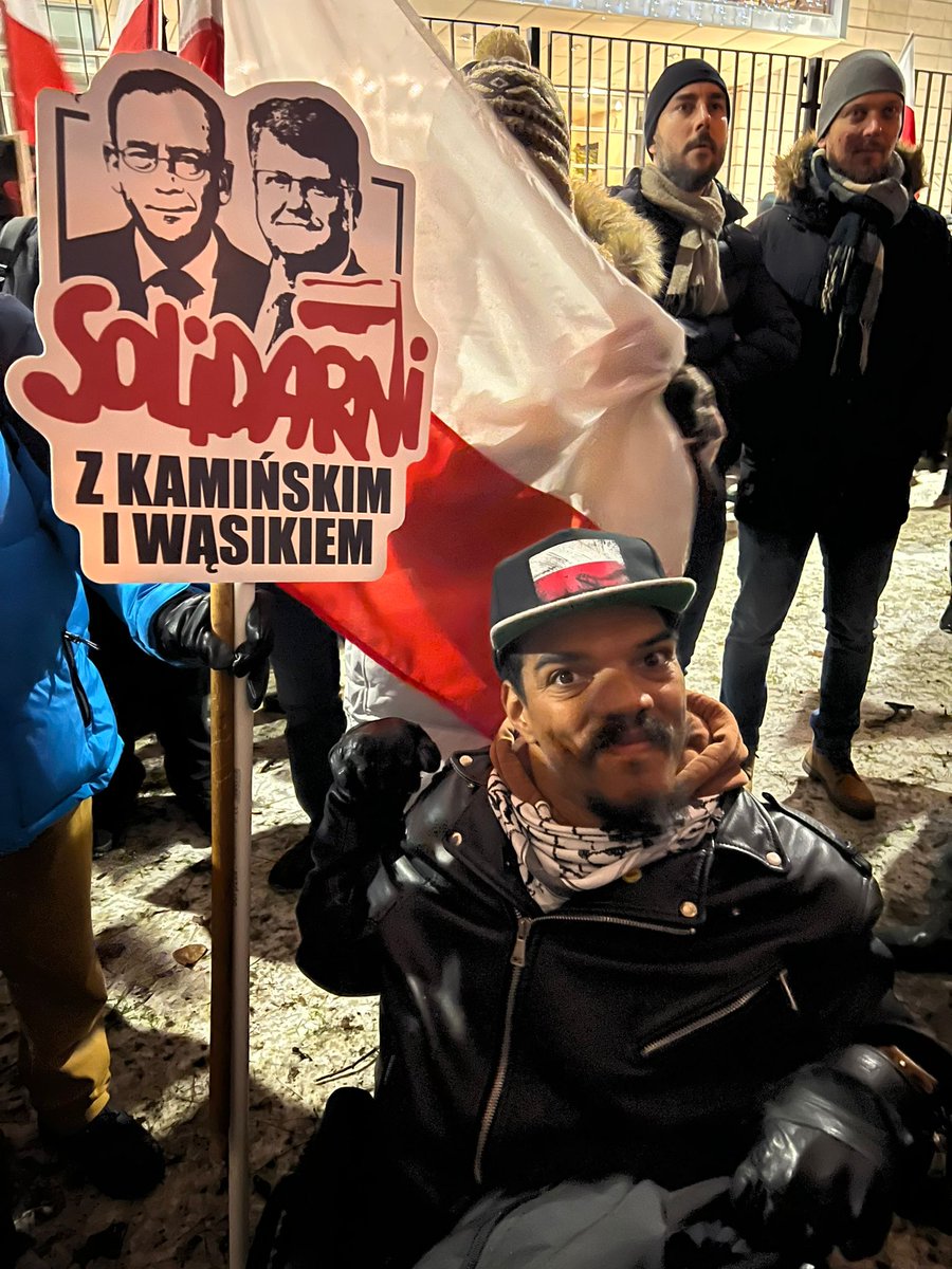 B_Aondo's tweet photo. Dzień dobry!
Proszę Państwa zdjęcie zostało zrobione na #ProtestWolnychPolaków . Chodzi o naszą Najjaśniejszą Rzeczpospolitą Polskę (11.01. AD 2024, @KancelariaSejmu - @warszawa).

#Poland #Polska https://t.co/cgmrZddEr6