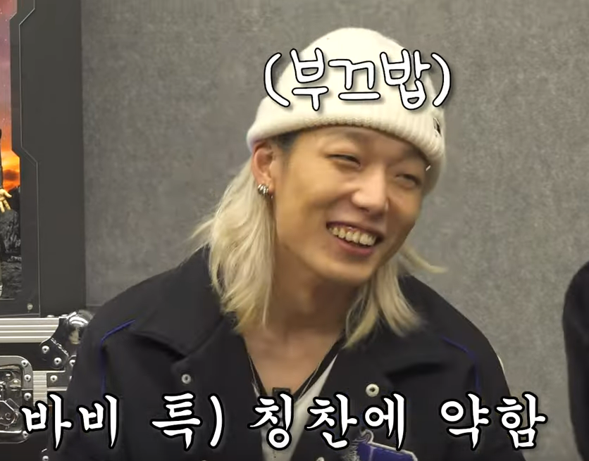 droptheroar's tweet photo. Bobby's special feature: weak to compliments

BM from #KARD: [smacks table] WHO IN THE SOUTH KOREA DOESN'T KNOW BOBBY? IF YOU DON'T KNOW HIM, THAT'S YOUR PROBLEM [sends heart right in his face]

Bobby: [is destroyed and trying to hide] 😆🤣
#iKON #Entero2 https://t.co/XM8E47wPlZ