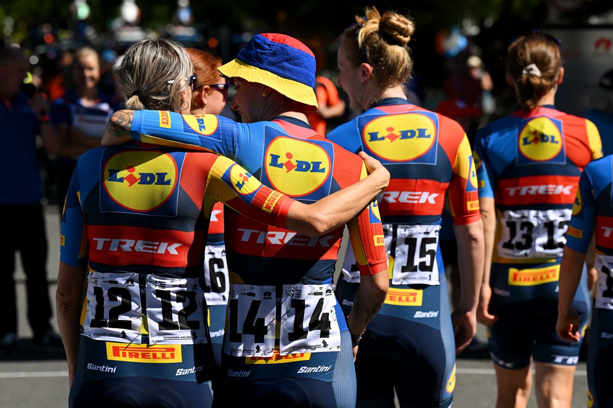 Some of our favorite photos from today's stage 1 of the <a href="/tourdownunder/">Santos Tour Down Under 🚴🚴‍♀️</a> 

#UCIWWT
© Getty