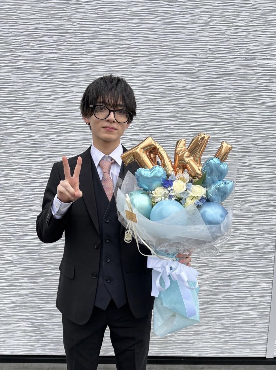 年下彼女が彼氏の成人式に駆けつけて、そんな彼女を愛おしげに笑顔で