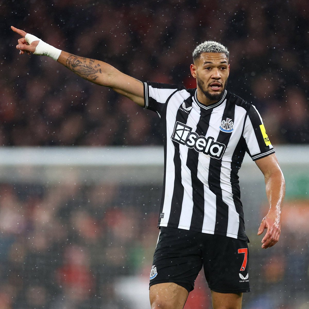 Newcastle United teknik direktörü Eddie Howe, Joelinton'un bir diz sakatlığı yaşadığını ve en az 6 hafta sahalardan uzak kalacağını açıkladı.