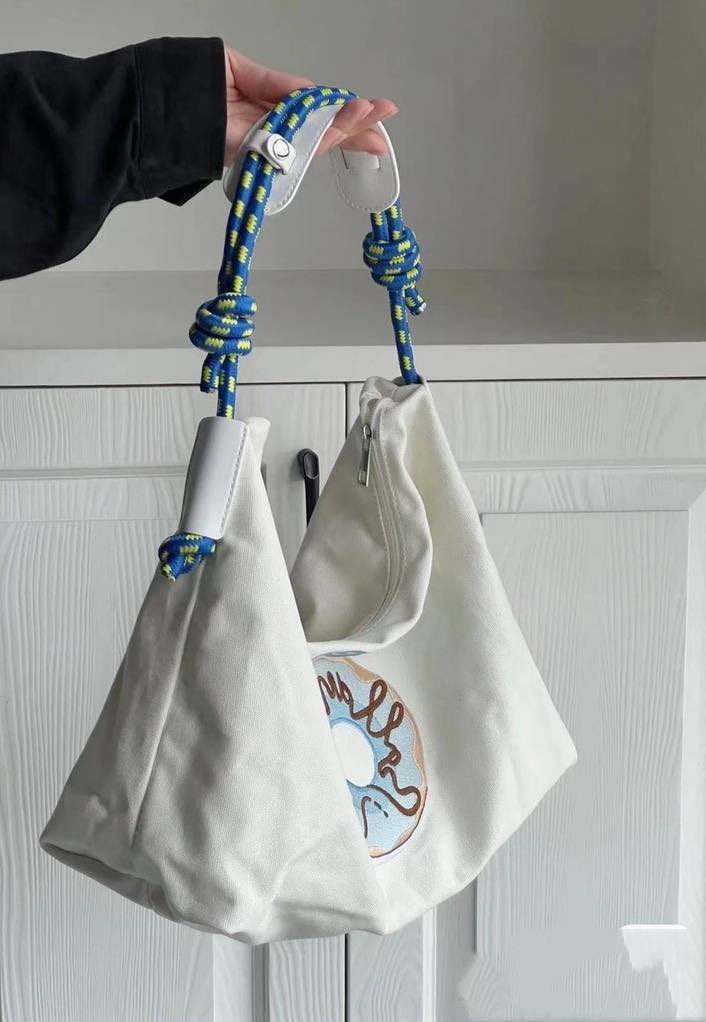 mawarjesmine's tweet photo. Idk why but this totebag nampak catchy sangat 😍

Murah pun murah! https://t.co/njiMXxFYWW