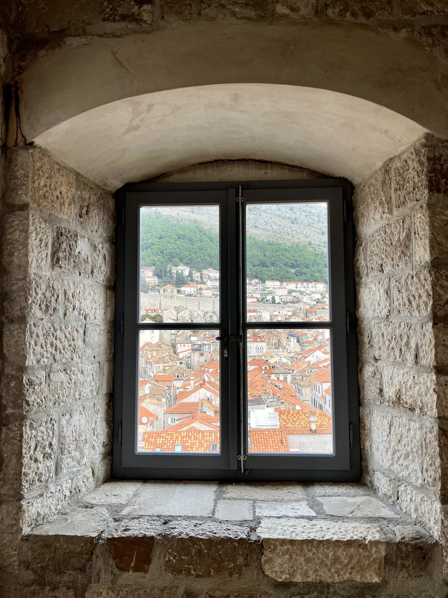 star_mell2's tweet photo. 窓から見える素敵な世界
.
Croatia🇭🇷
Dubrovnik
.
.
#Croatia 
#クロアチア https://t.co/26v1KU88c7
