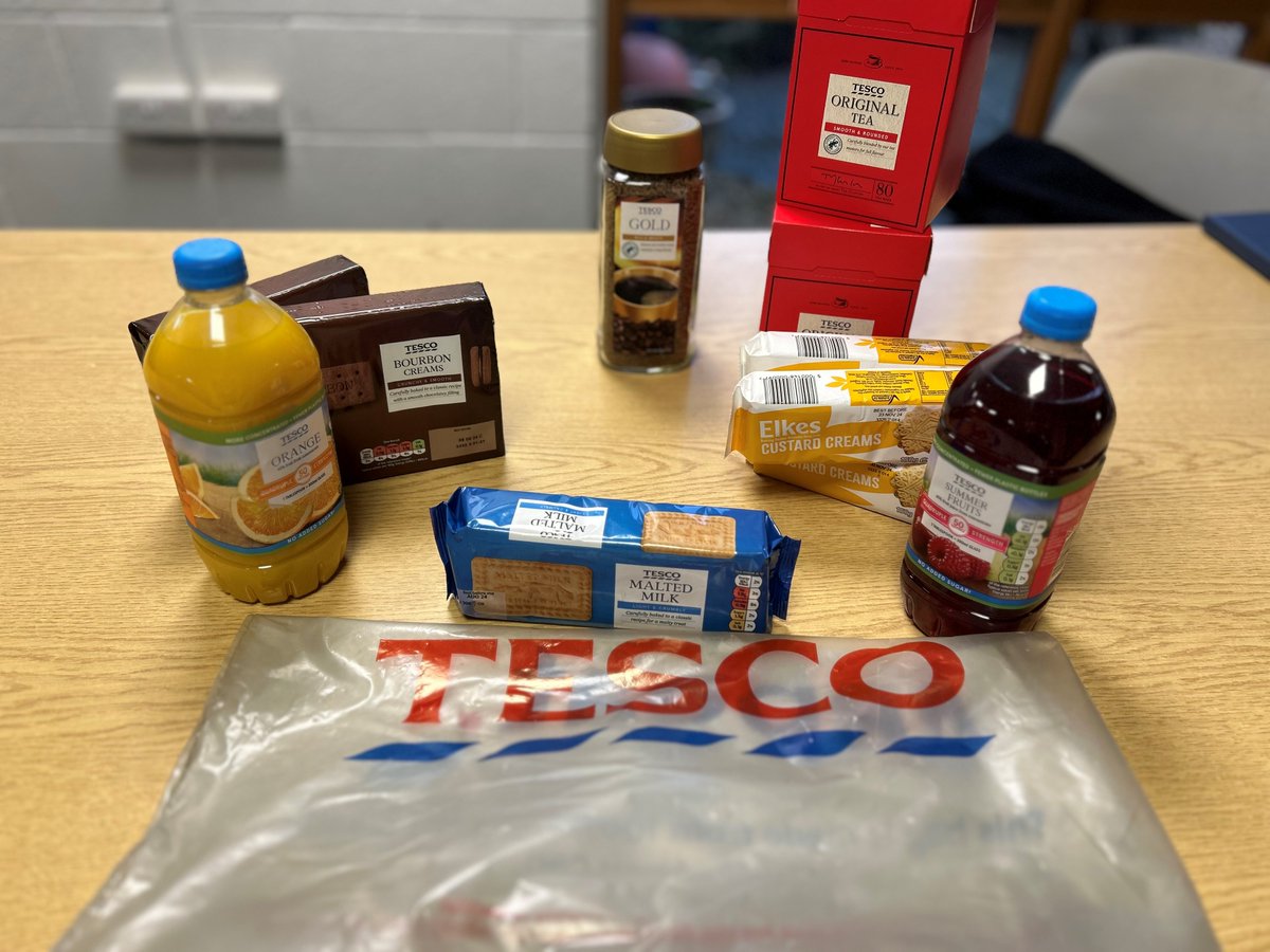 stamfordwelland's tweet photo. โ๐ฐWith our #BrewMonday event coming up on the 15th of January for @samaritans , we were really grateful to receive a donation from @Tesco Stamford via a parent contact. Such a great community we have here in Stamford. โบ๏ธ
#SWAcommunity
#everylittlehelps
#mentalhealthmatters https://t.co/5DhoUQJSwB