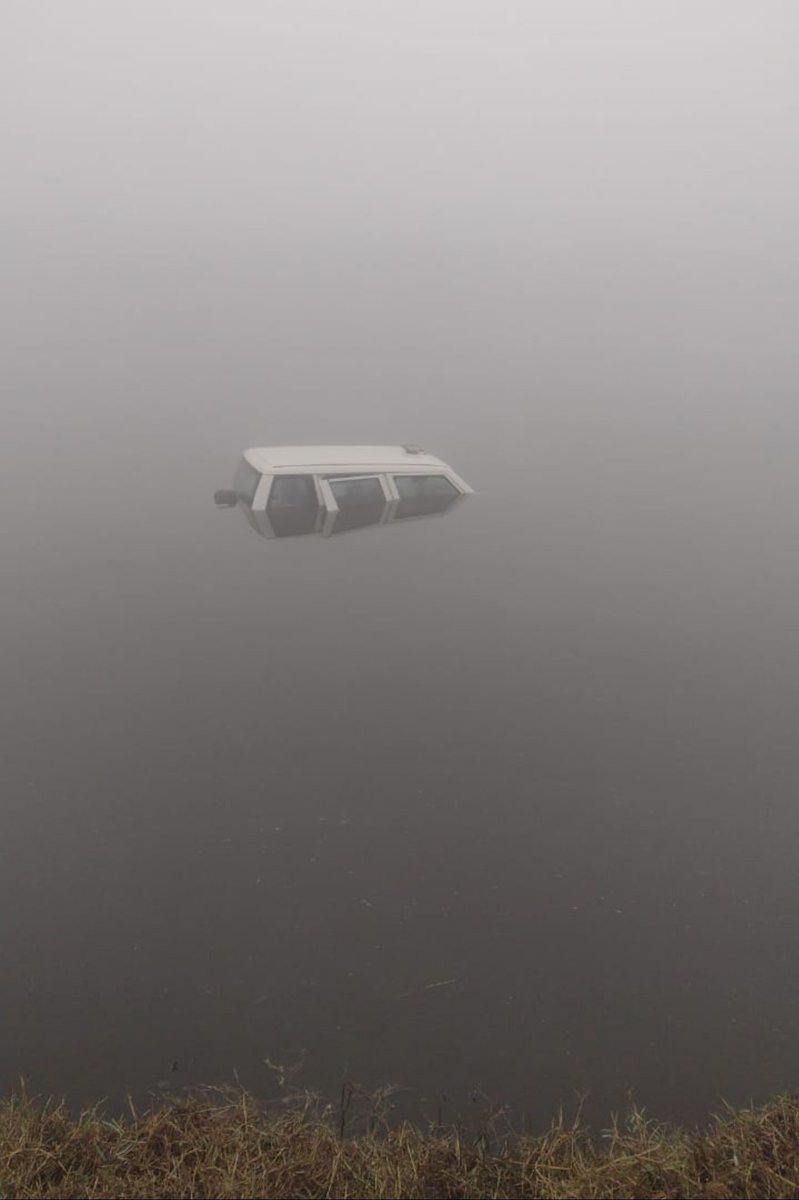 ipspankajnain's tweet photo. Police life is full of challenges from many factors nt only criminals. This is official vehicle of SHO Maham (Rohtak),which slipped into village pond when they were night patrolling, due to intense fog. Luckily all members of team escaped unhurt.
@police_haryana @ThePoliceNews_ https://t.co/7wrcGGruNM