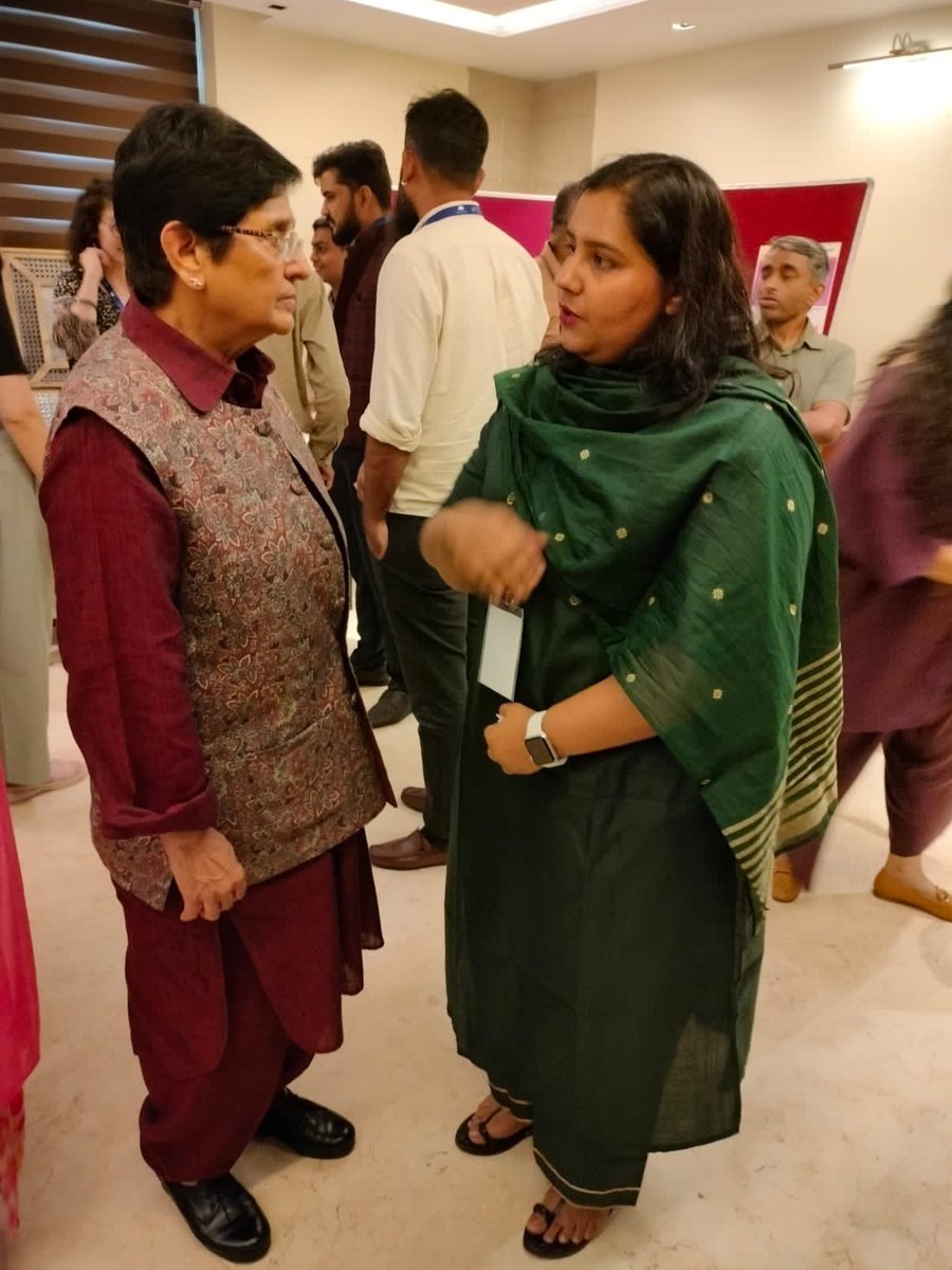 phalgunijoshi's tweet photo. Highlight of my 2023 was meeting my idol and inspiration growing up Dr. @thekiranbedi 
I had the opportunity to tell my story and discuss about my work. 🥹❤️ https://t.co/hKzQWB0mee
