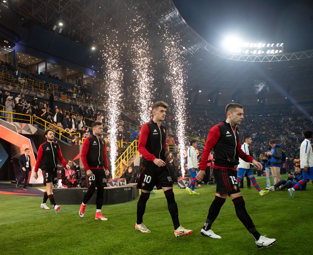 RPenha9's tweet photo. Orgullosos de lo que hicimos. Nos vaciamos y lo dimos todo hasta el final.

Gracias afición, inexplicable lo que nos habéis hecho sentir a tantos kilómetros de casa. Sois increíbles ❤️ A seguir @Osasuna 🔴 https://t.co/QwQHTsNZGY