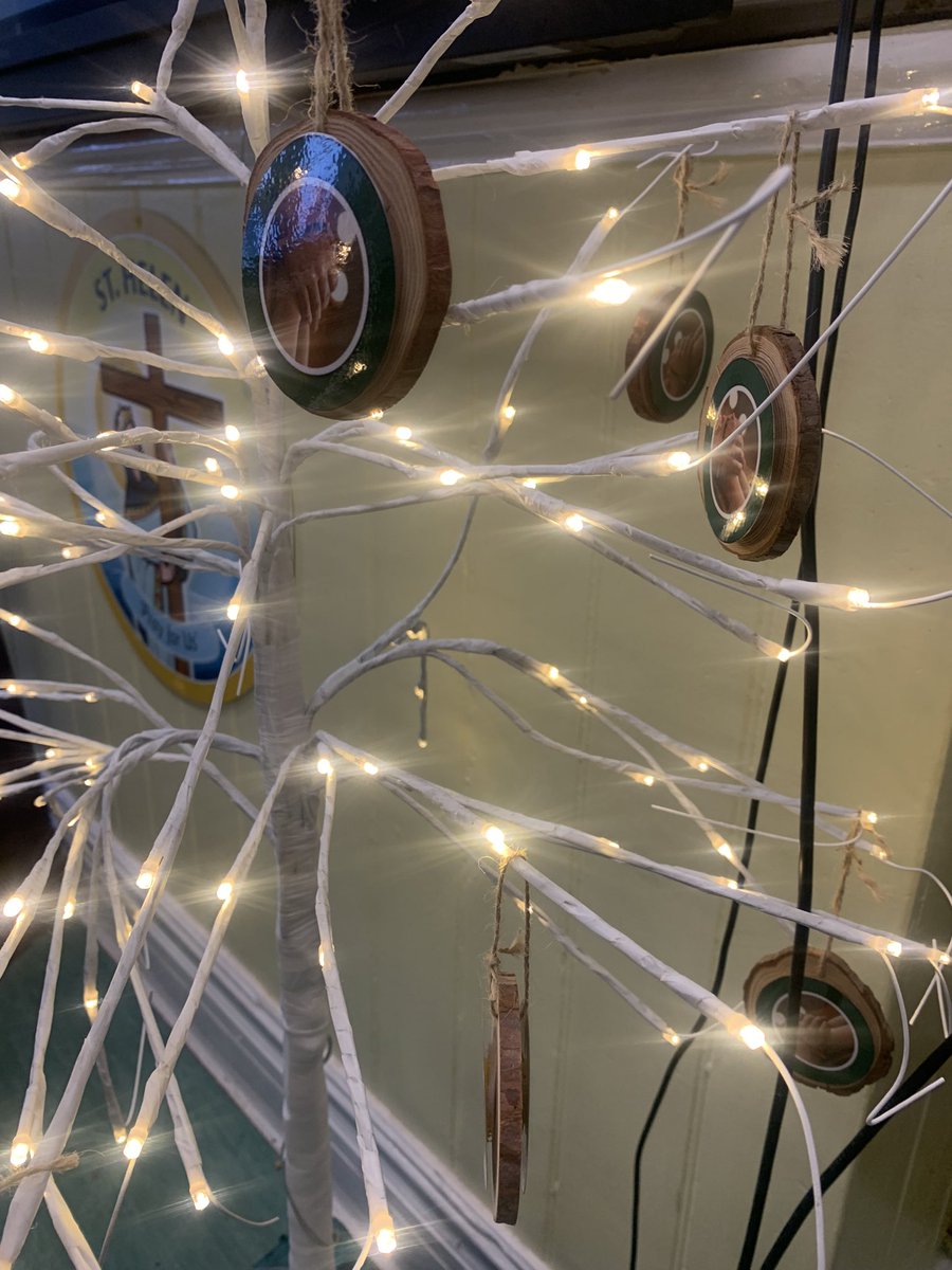 sthcpsbarry's tweet photo. #FphGoodNews Today we shared how we have been Compassionate & Loving. Whose name will be on our Virtues tree? Ardderchog to our FPh stars. #compassionateandloving https://t.co/2j1fPpa7YJ