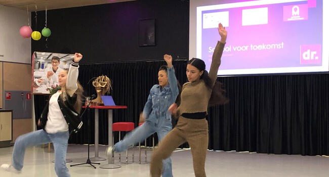 Officiële start van de tweejarige pilot Tijd voor Toekomst op <a href="/drajcollege/">dr. Aletta Jacobs College</a> Meer info: aletta.nl/index.php?modu…

#alettajacobscollege #schoolvoortoekomst #middengroningen #tijdvoortoekomst #provinciegroningen