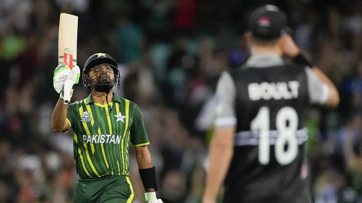 Hamdrauf1's tweet photo. Over 16.2, Babar's wicket at 173 (2:28 pm)
We got all out on 180 after 9 minutes of that at the end of over 18.
Just saying. #PAKvsNZ #NZvPAK #BabarAzam https://t.co/9b8P9eUGt4