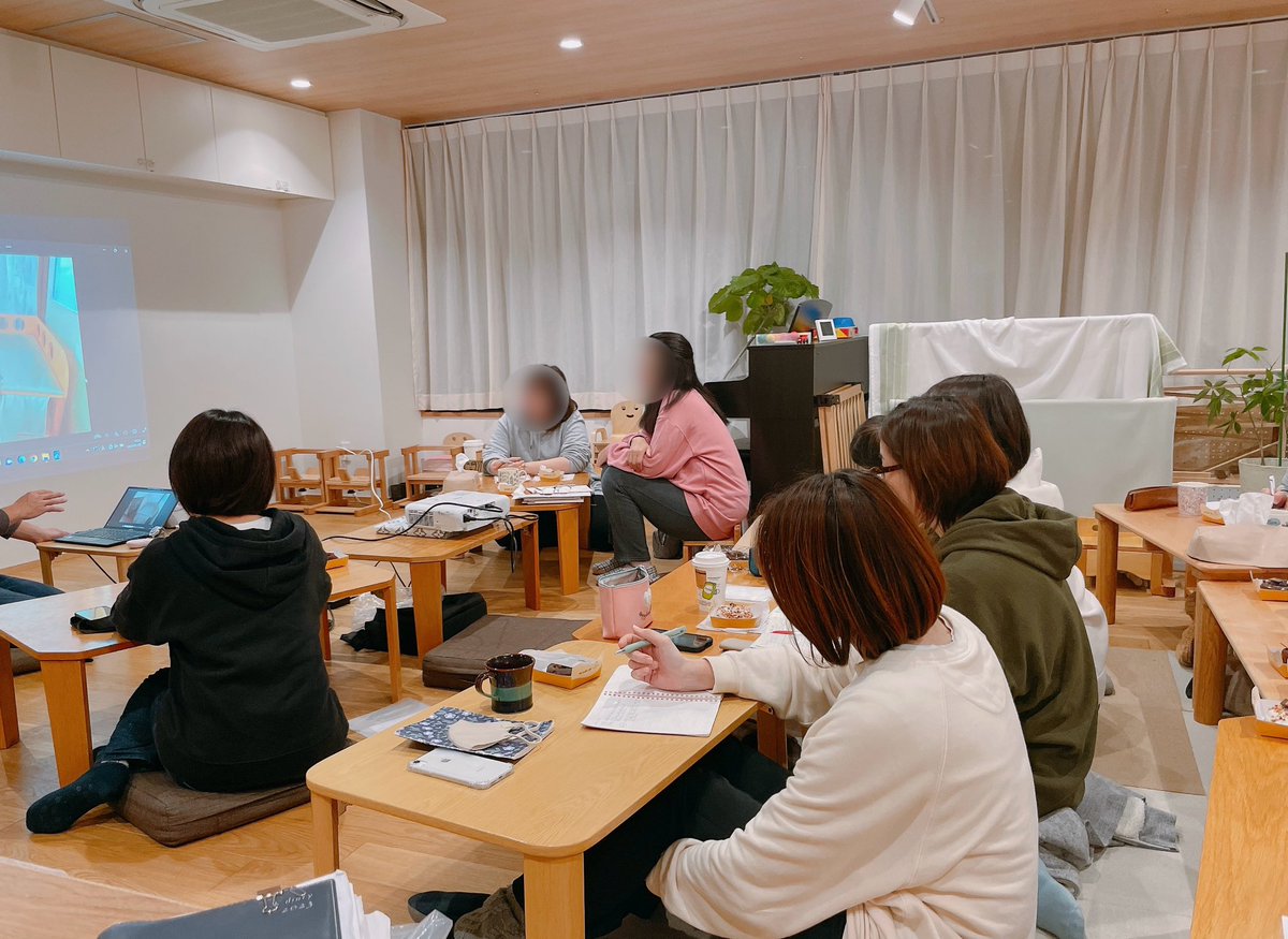 MOTHERTREE8's tweet photo. 今日は新年1発目の夜の勉強会だから、奮発してお供にミスド× GODIVAのコラボドーナツ🍩 https://t.co/dPJRwSvShQ
