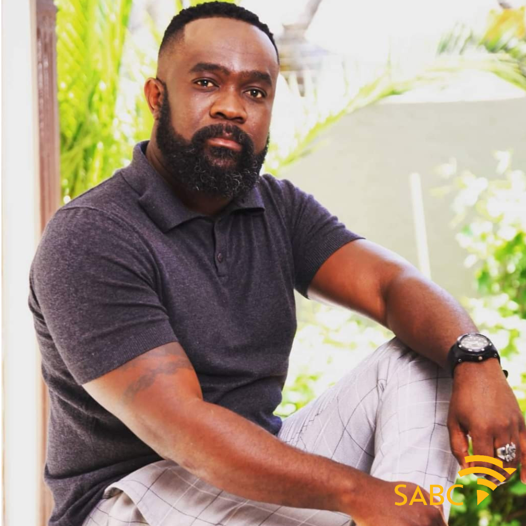 SABCPortal's tweet photo. Introducing Aubrey Mmakola to our vibrant cast of @MuvhangoSA. Watch him weekdays from 21:00. Click here for details: https://t.co/OT1UDEongz
#NewCharacterAlert https://t.co/Yd0mDwzGOb