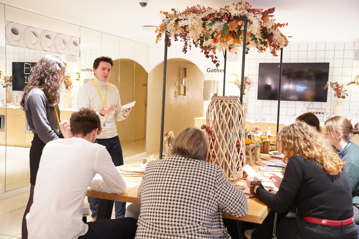 EYFrance's tweet photo. 💫 L'EY ImpACT Lab ouvre ses portes aux étudiants !
Mercredi, nous accueillions dans nos locaux parisiens les étudiants du Master Sustainability de @NEOMAbs une superbe occasion pour leur présenter les enjeux RSE majeurs des années à venir.
#EYImpACTLab #sustainability #RSE https://t.co/giGFWZ6SP8