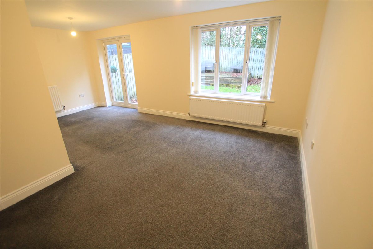 TheCarverGroup's tweet photo. This is a ready to move into property with NO ONWARD CHAIN in Newton Aycliffe.

With an open-plan dining/living area, kitchen, integrated garage, 3 bedrooms, family bathroom, en-suite and private rear garden.

A great family property.

🏡£179,950
➡️https://t.co/997UNU3MDD https://t.co/YmAISyrsrO