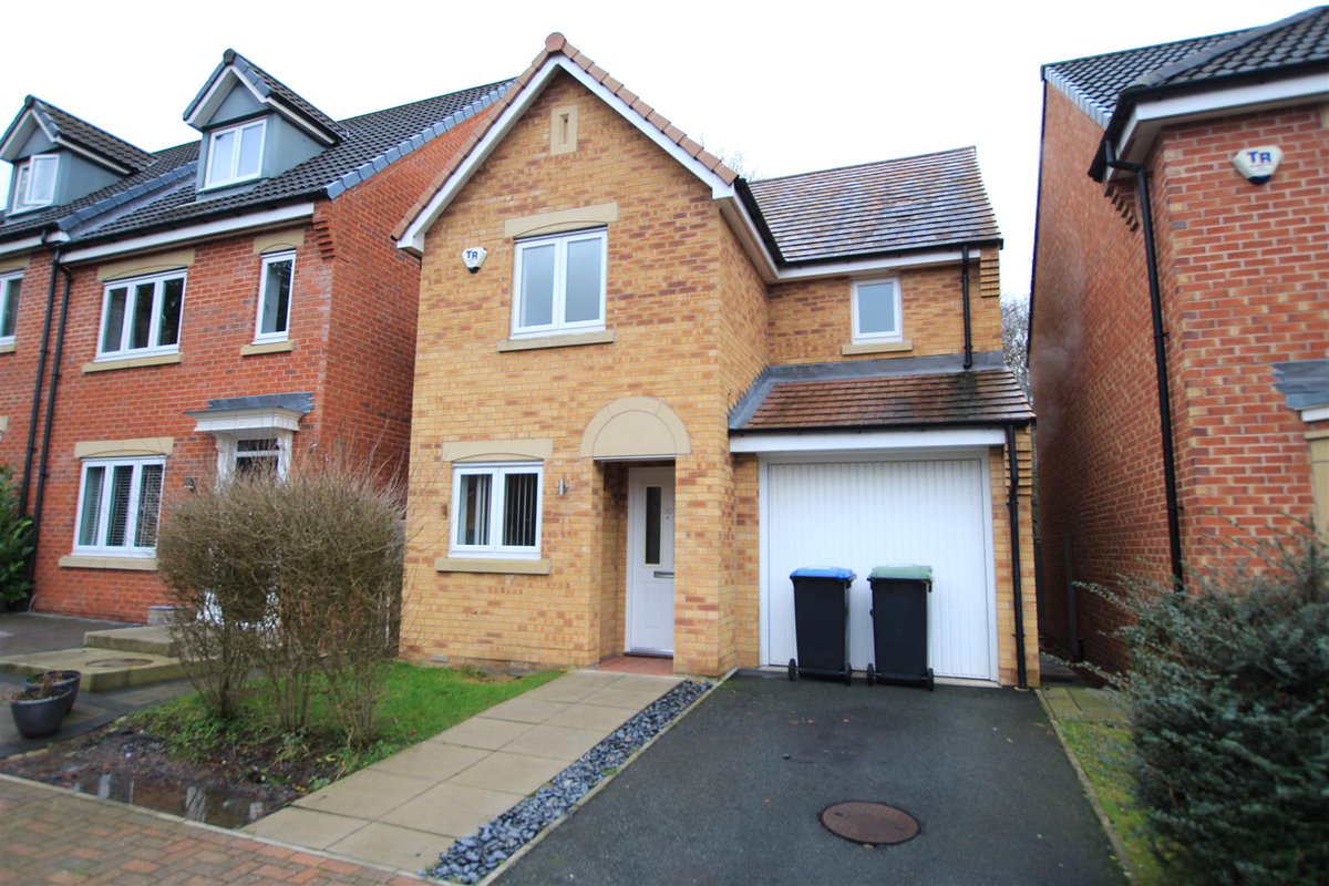 TheCarverGroup's tweet photo. This is a ready to move into property with NO ONWARD CHAIN in Newton Aycliffe.

With an open-plan dining/living area, kitchen, integrated garage, 3 bedrooms, family bathroom, en-suite and private rear garden.

A great family property.

🏡£179,950
➡️https://t.co/997UNU3MDD https://t.co/YmAISyrsrO