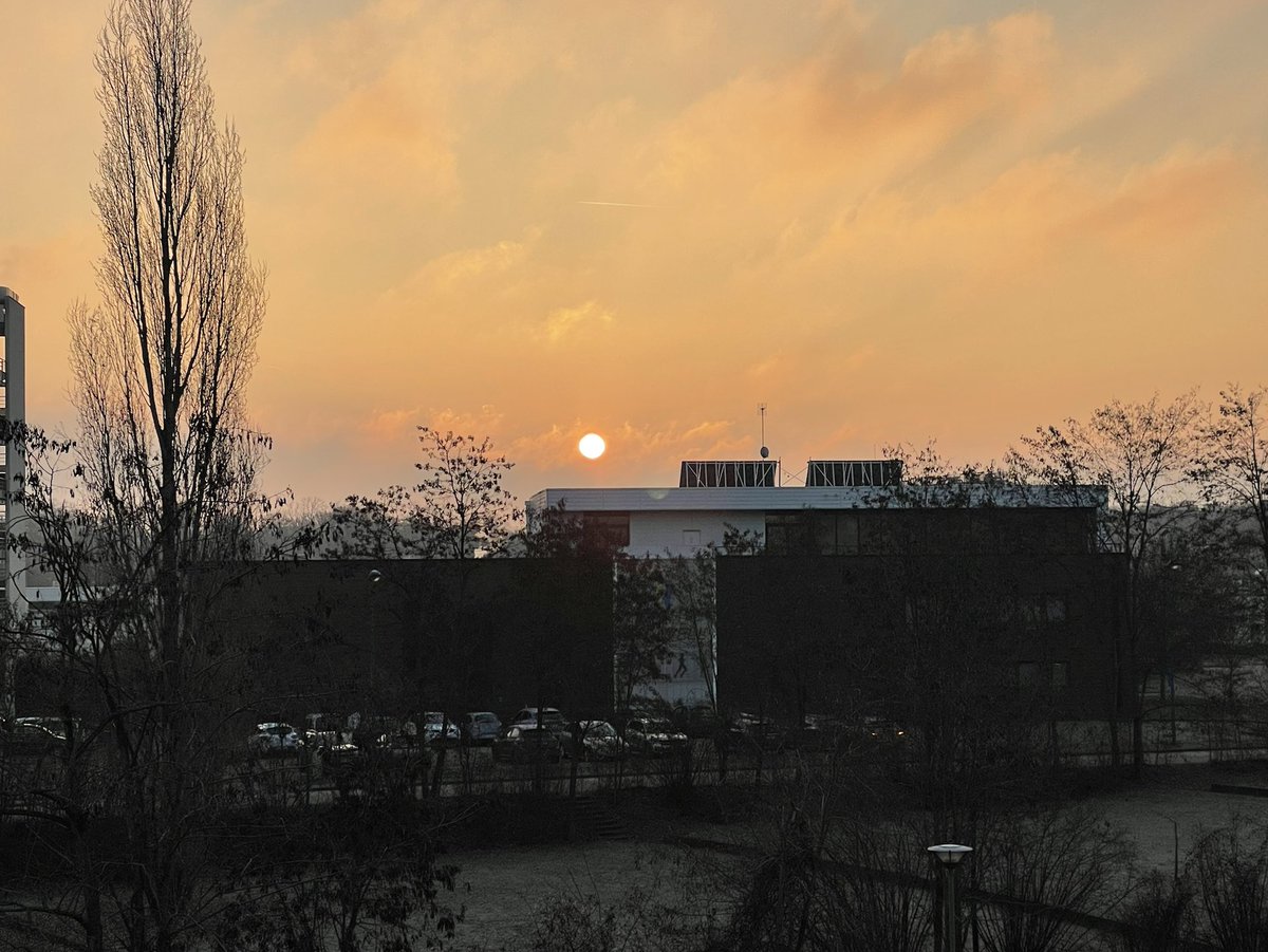 ISUnet's tweet photo. A serene dawn at Parc dβ#Innovation, with the sunβs first light gracing @ISUnetβs central campus. Itβs a reminder of how new ideas and beginnings are as inspiring and peaceful as the morning's first light.
#InnovationParc #Sunrise #ISUCampus #Strasbourg @europtimist_eu https://t.co/0blQCLUCmN