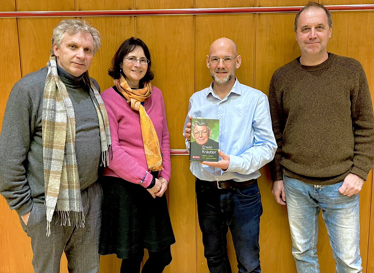Mit dem Team, das hinter der Ringvorlesung über den <a href="/rightlivelihood/">Right Livelihood</a> Award an der Uni Salzburg @PLUS_1622 steht. Nach meinem Vortrag über Bischof Erwin Kräutler (Preisträger 2010). Mit Christian Vötter, Susanna Vötter- Dankl und Ewald Hiebl